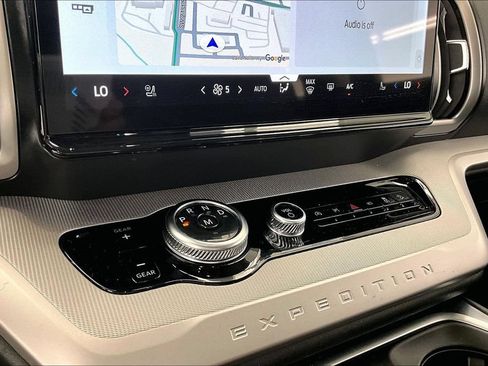 Certified 2025 Ford Expedition Active AWD/4WD image 32
