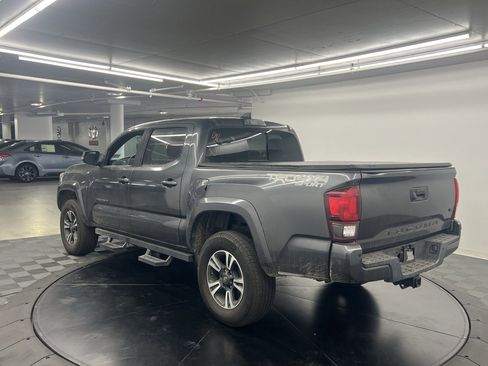 Used 2019 Toyota Tacoma TRD Sport image 3