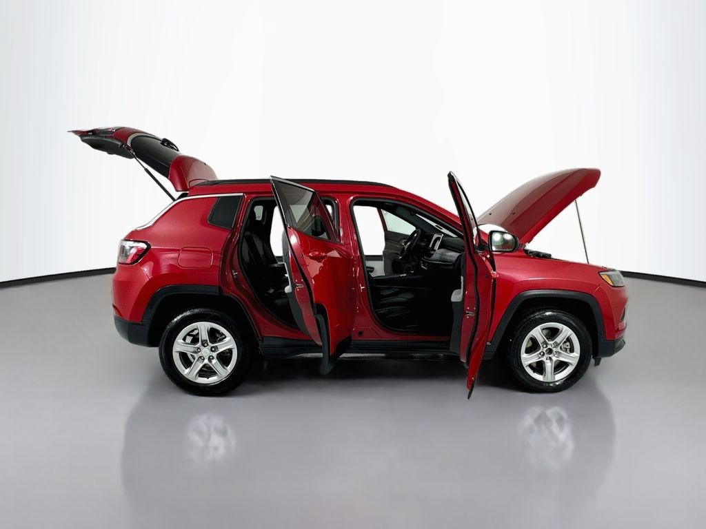 Used 2024 Jeep Compass Latitude AWD/4WD image 21