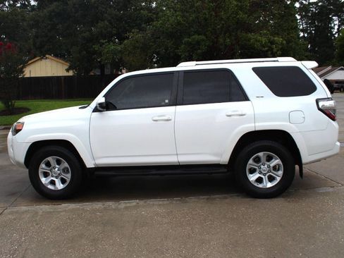 Used 2018 Toyota 4Runner SR5 RWD image 3
