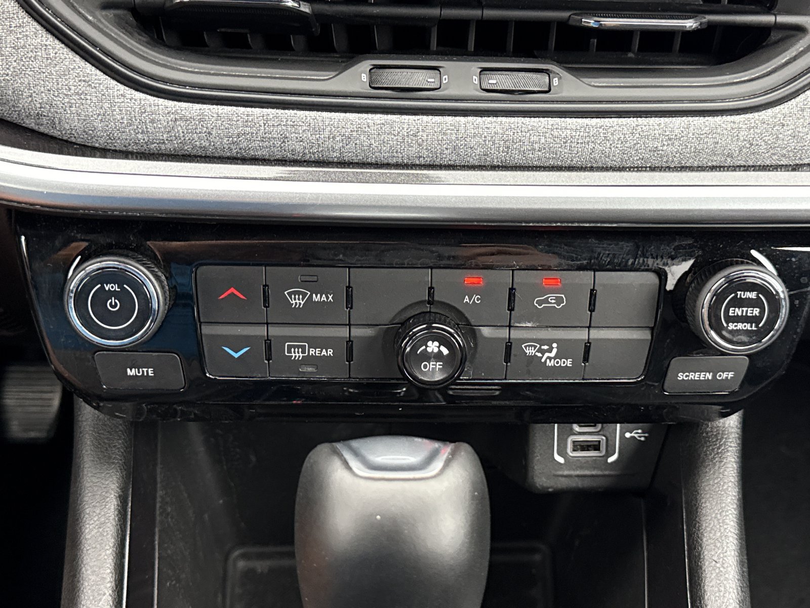 Used 2025 Jeep Compass Latitude AWD/4WD image 24