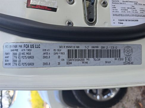 Used 2017 RAM 1500 Laramie image 35