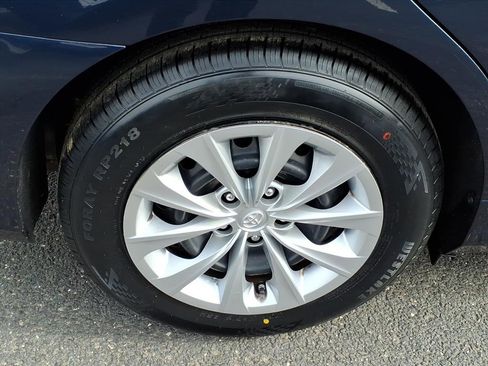Used 2015 Toyota Camry LE image 7