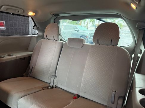 Used 2019 Toyota Sienna LE image 17