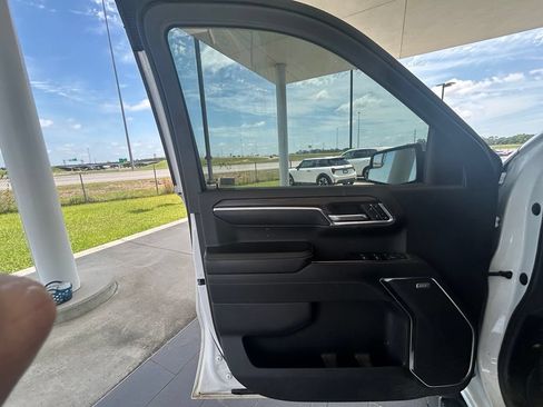 Used 2023 GMC Sierra 1500 SLT w/ SLT Premium Package AWD/4WD image 12