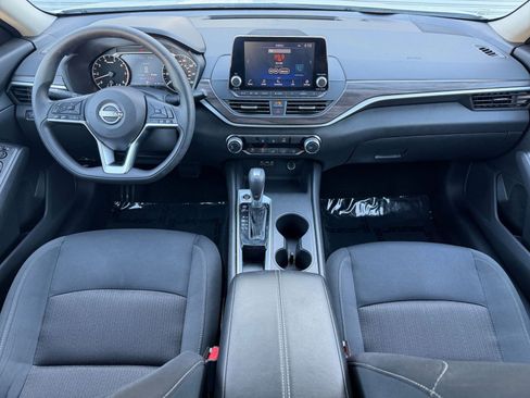 Used 2025 Nissan Altima 2.5 SV FWD image 33