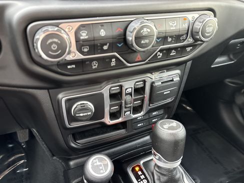 Used 2021 Jeep Wrangler Unlimited Sport AWD/4WD image 30