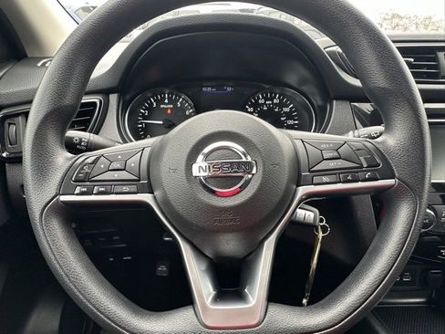 Used 2020 Nissan Rogue Sport S image 41