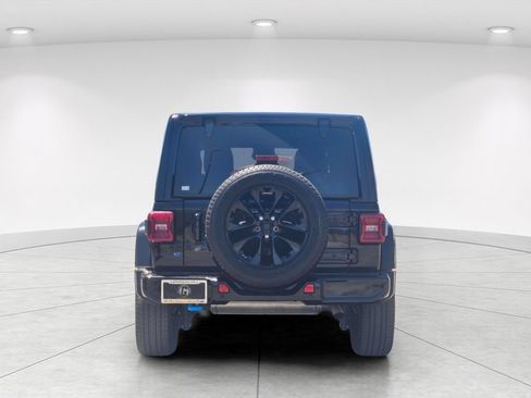 Used 2021 Jeep Wrangler Unlimited Sahara AWD/4WD image 5