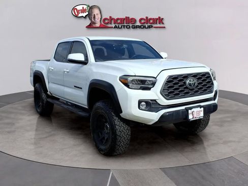 Used 2020 Toyota Tacoma TRD Off-Road w/ Technology Package image 8
