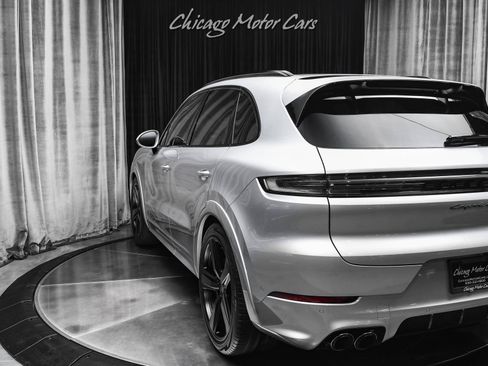 Used 2025 Porsche Cayenne GTS image 41