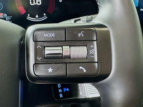 Used 2025 Hyundai Santa Fe SEL FWD image 24