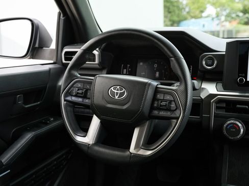 Used 2025 Toyota 4Runner SR5 AWD/4WD image 32