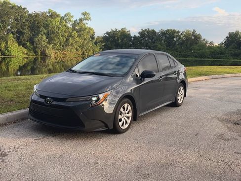 Used 2025 Toyota Corolla LE FWD image 4