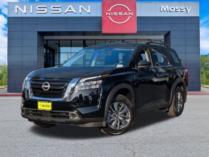 New 2025 Nissan Pathfinder SV w/ SV Premium Package