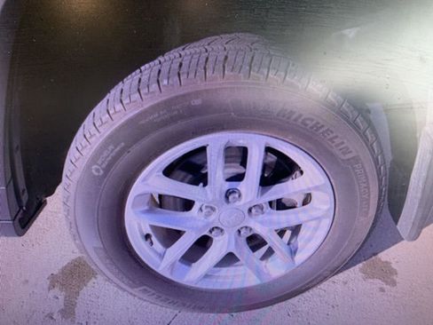 Used 2024 Jeep Grand Cherokee L Laredo w/ Luxury Tech Group I image 17