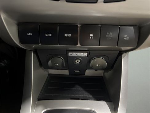 Used 2009 Ford Focus SEL image 25