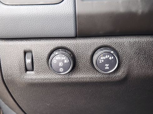 Used 2017 Chevrolet Colorado Z71 AWD/4WD image 22