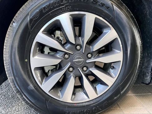 Used 2023 Chrysler Pacifica Touring-L FWD image 33
