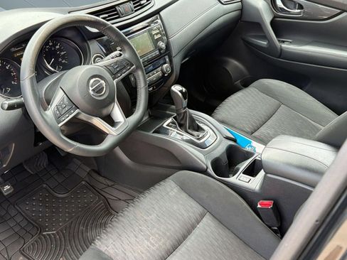 Used 2017 Nissan Rogue SV FWD image 4