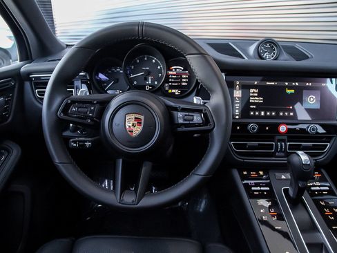 Certified 2026 Porsche Macan AWD/4WD image 16