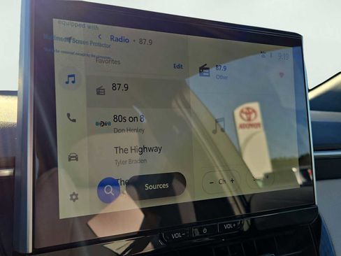 Used 2026 Toyota Corolla SE w/ SE Package image 39