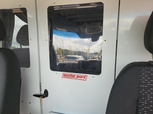 Used 2025 Mercedes-Benz Sprinter 2500 image 25
