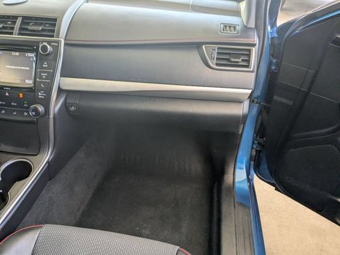 Used 2017 Toyota Camry SE w/ Moonroof Package FWD image 27
