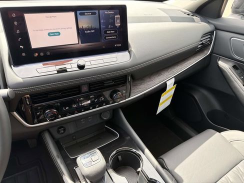 New 2026 Nissan Rogue Platinum AWD/4WD image 22