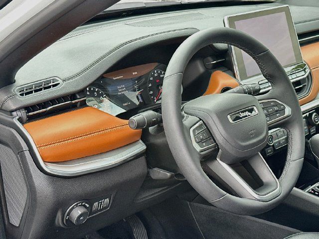 Used 2024 Jeep Compass Limited w/ Sun and Sound Group AWD/4WD image 11