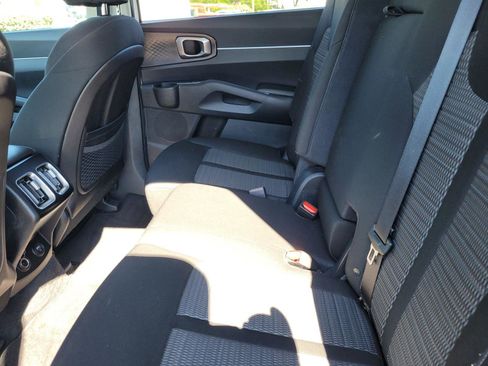 Used 2022 Kia Sorento LX image 15