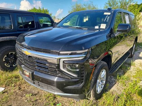 Used 2025 Chevrolet Suburban LS RWD image 1
