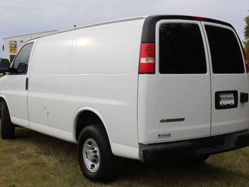 Used 2009 Chevrolet Express 2500 image 3