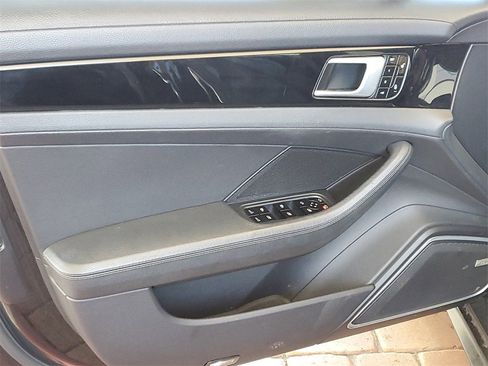 Used 2018 Porsche Panamera 4 image 17