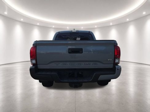Used 2019 Toyota Tacoma TRD Sport AWD/4WD image 7