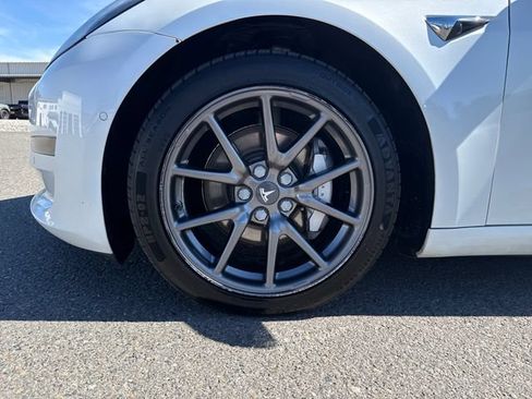 Used 2018 Tesla Model 3 Long Range AWD/4WD image 29