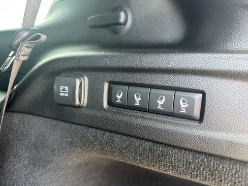Used 2023 Jeep Grand Cherokee L Overland w/ Luxury Tech Group IV AWD/4WD image 17