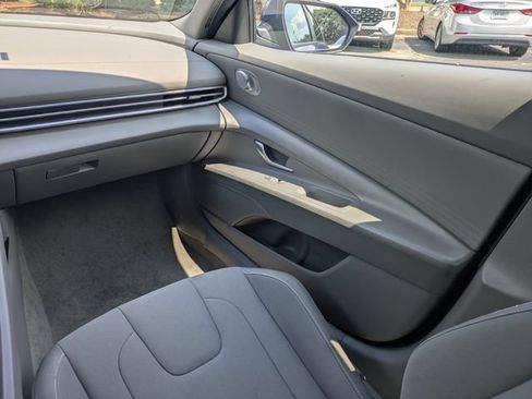 Used 2024 Hyundai Elantra SEL FWD image 16