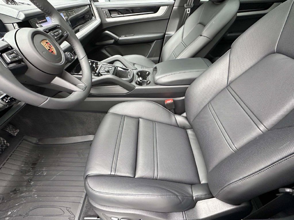 Used 2026 Porsche Cayenne Coupe AWD/4WD image 5