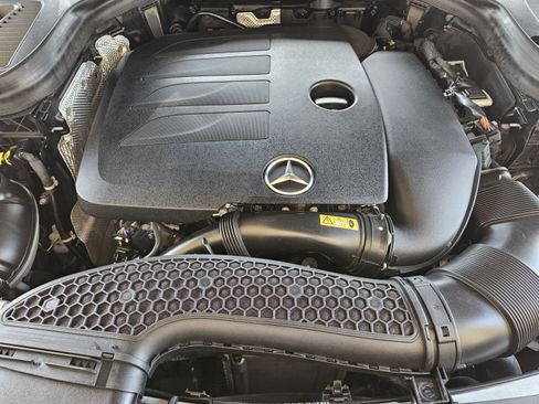 Used 2020 Mercedes-Benz GLC 300 image 27