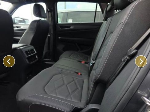 Certified 2025 Volkswagen Atlas Cross Sport SE image 4