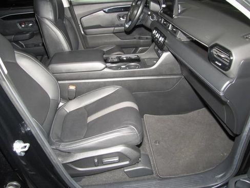 Certified 2025 Honda Pilot EX-L image 19