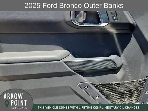 Used 2025 Ford Bronco Outer Banks AWD/4WD image 21