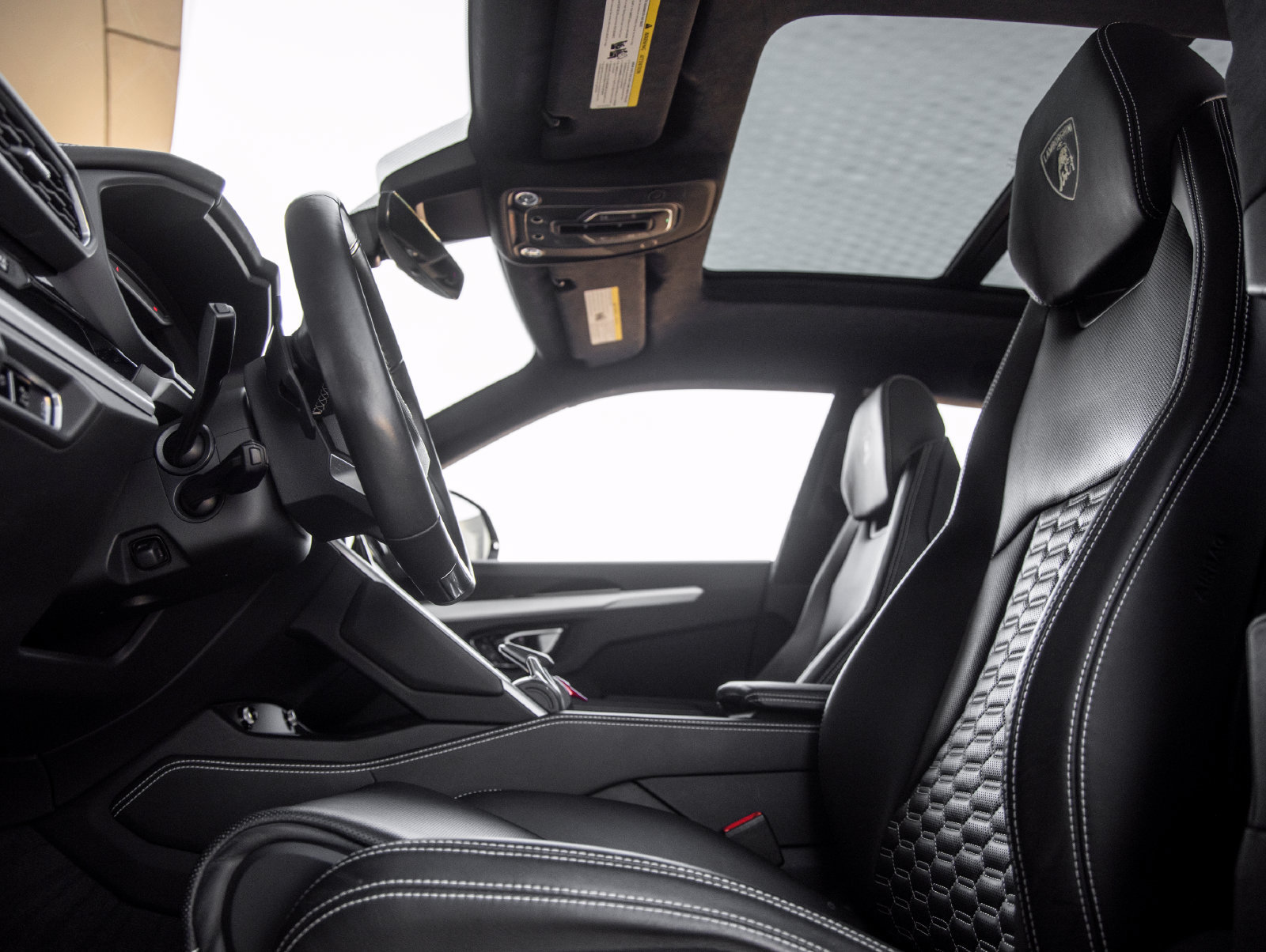 Used 2021 Lamborghini Urus AWD/4WD image 23
