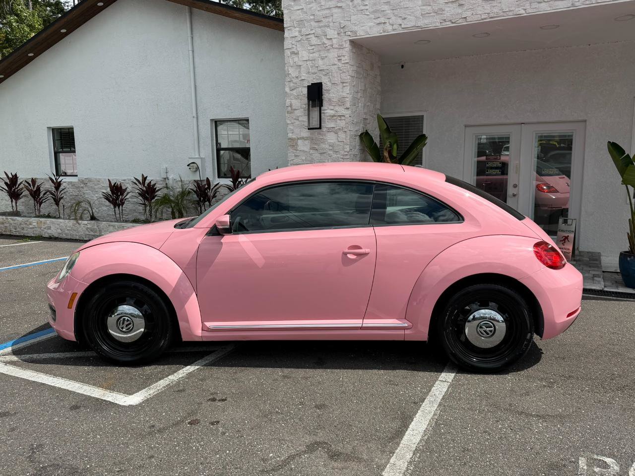Used 2013 Volkswagen Beetle 2.5 FWD image 2