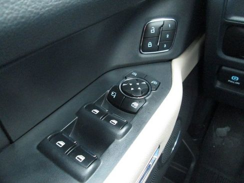 Used 2023 Ford Expedition Max XLT image 32