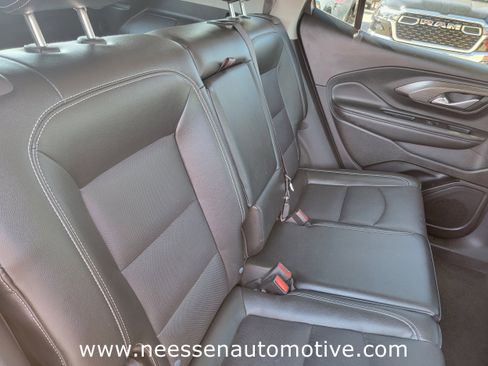Used 2024 GMC Terrain SLT w/ Infotainment Package II image 12