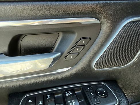 Used 2019 RAM 1500 Laramie AWD/4WD image 15