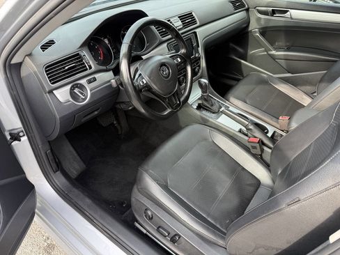 Used 2019 Volkswagen Passat 2.0T Wolfsburg image 7