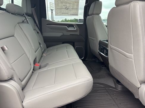 New 2026 GMC Sierra 1500 SLT image 19